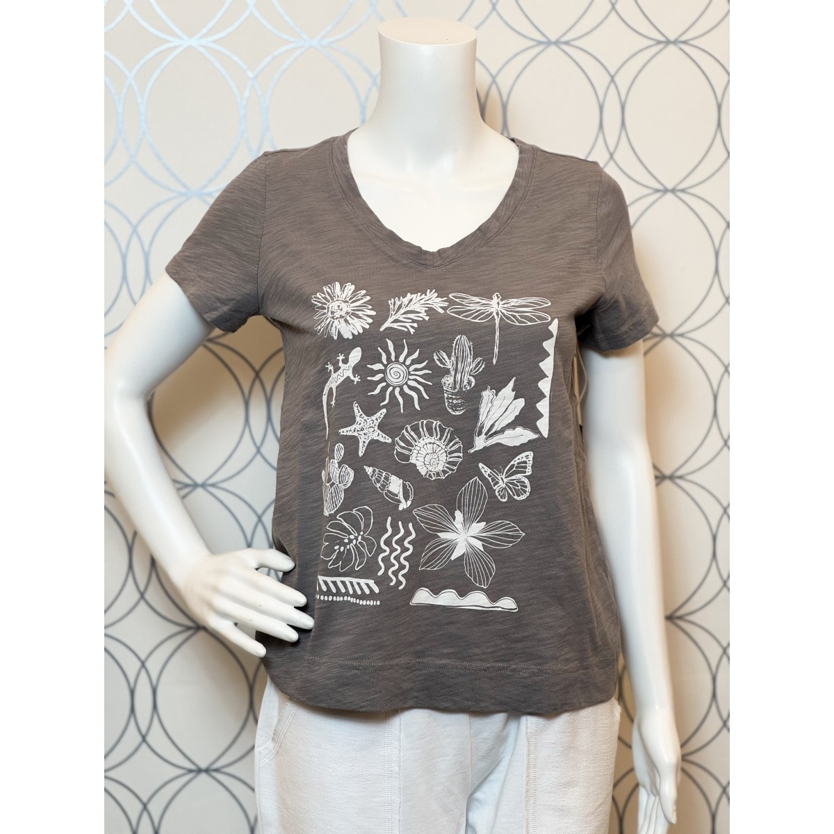 Escape by Habitat - V-Neck Tee Nature Collection - Fog