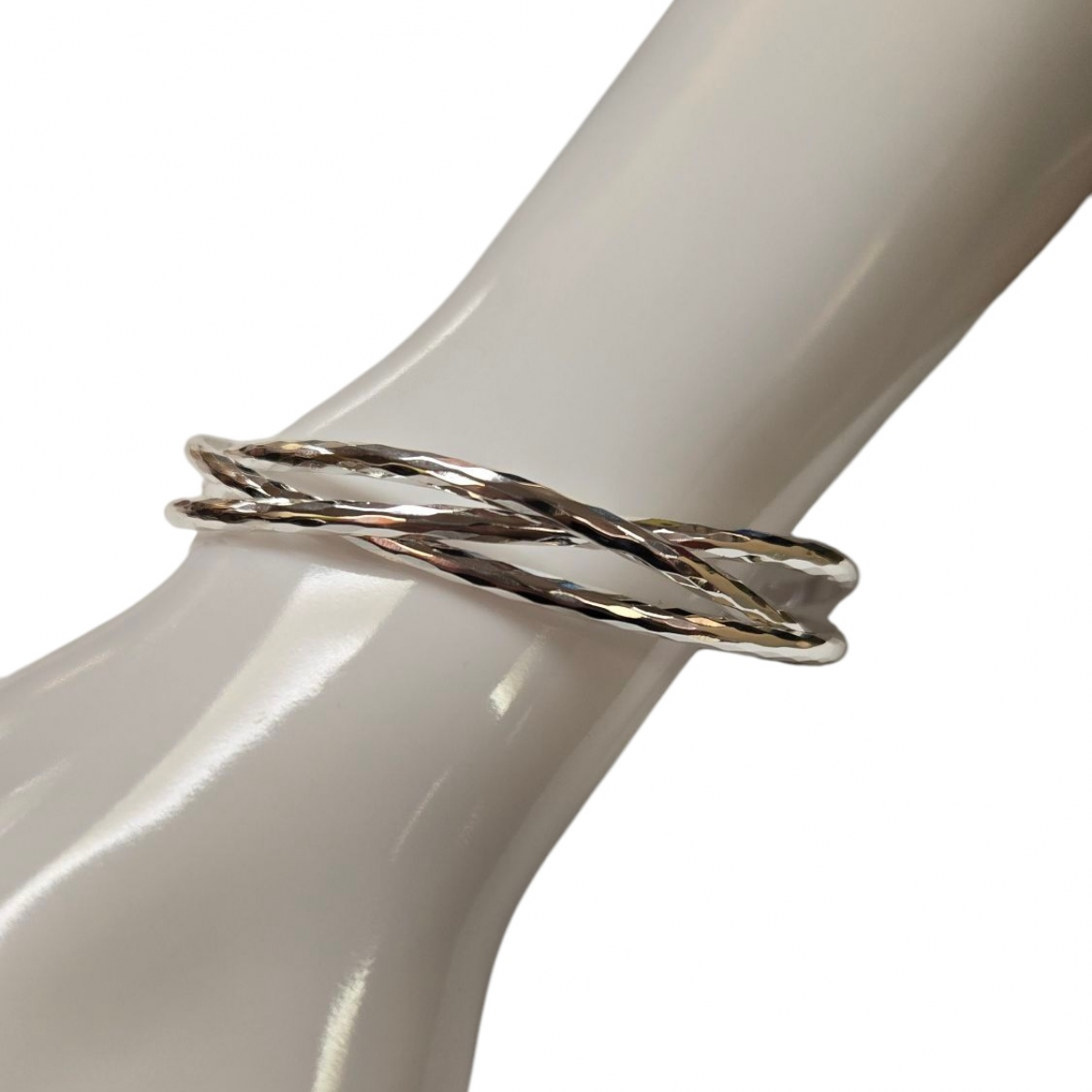 Merx Fashion Textured Metal Bangle Bracelet - Silver #07-02400 Merx Fashion Textured Metal Bangle Bracelet - Silver #07-02400